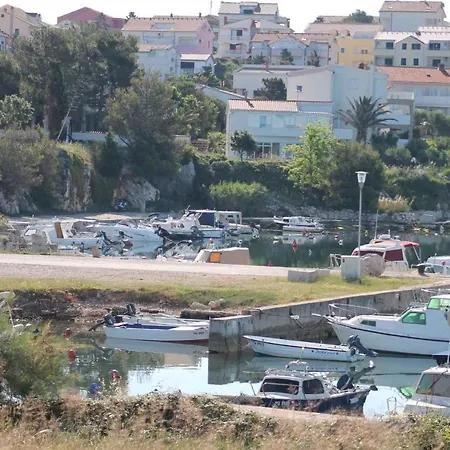 1 Apartamento Povljana
